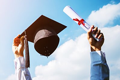 Bra examenspresent 2025 - Våra 10 bästa tips