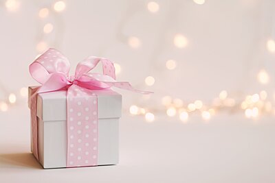 Hur mycket ska man lägga på bröllopspresent - 4 enkla riktlinjer för alla bröllop